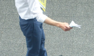 チラシ配布